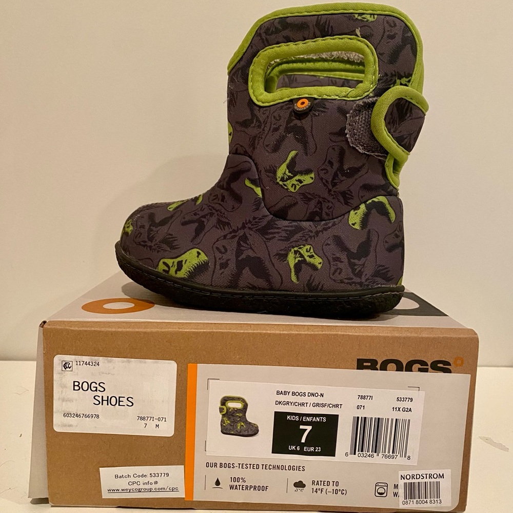 Toddler Bogs Dino Winter Boots - size 7